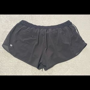 Lululemon Hotty hot shorts first release black size 8? See measurements VGUC